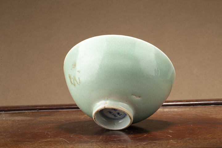 古玩陶瓷清中早·外豆青釉內青花云龍紋碗拍賣，當前價格0元