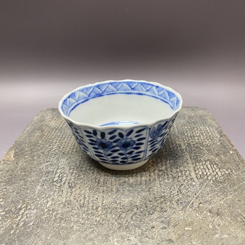 古玩陶瓷清晚期·青花花卉紋花口杯拍賣，當前價格890元