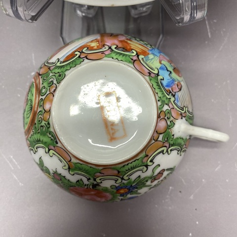古玩陶瓷人物花鳥蝶紋廣彩杯盤真品鑒賞圖