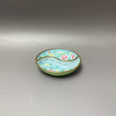 古玩陶瓷銅胎畫琺瑯彩花卉紋格盤真品鑒賞圖