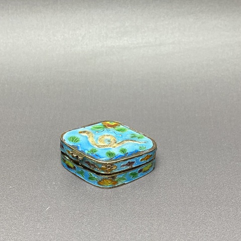 古玩陶瓷民國蛇紋銅胎畫琺瑯彩蓋盒真品鑒賞圖