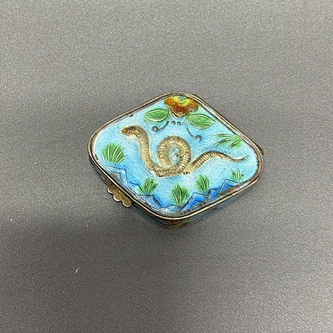 古玩陶瓷民國蛇紋銅胎畫琺瑯彩蓋盒真品鑒賞圖
