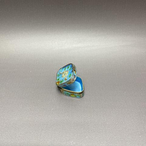 古玩陶瓷民國蛇紋銅胎畫琺瑯彩蓋盒真品鑒賞圖