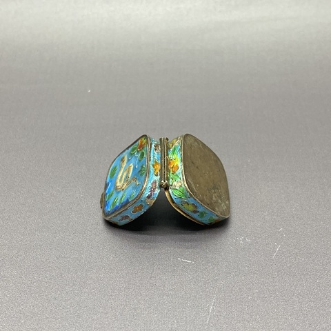 古玩陶瓷民國蛇紋銅胎畫琺瑯彩蓋盒真品鑒賞圖