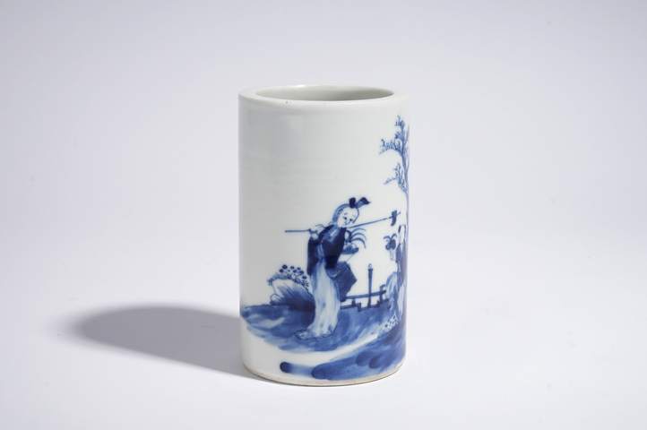 古玩陶瓷清晚期·青花仕女嬰戲紋筆筒真品鑒賞圖