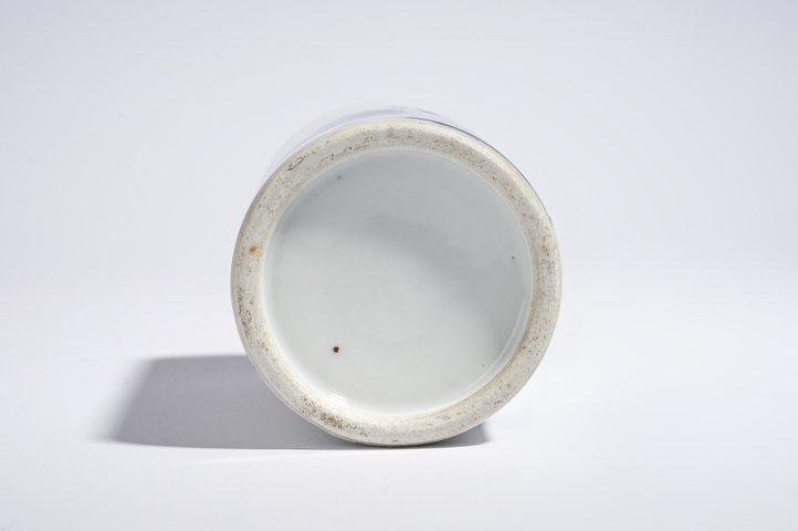 古玩陶瓷清晚期·青花仕女嬰戲紋筆筒真品鑒賞圖