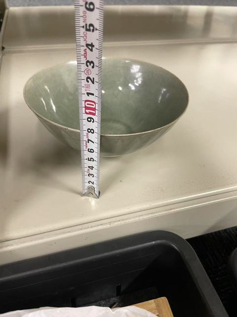 古玩陶瓷龍泉青瓷刻仰蓮紋碗真品鑒賞圖