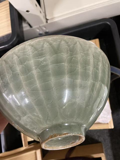 古玩陶瓷龍泉青瓷刻仰蓮紋碗真品鑒賞圖