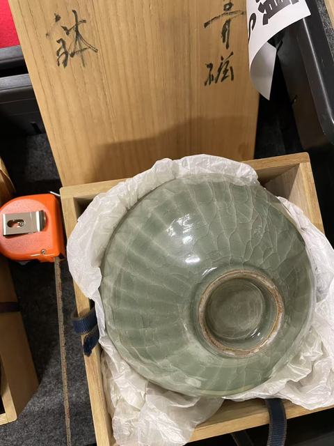 古玩陶瓷龍泉青瓷刻仰蓮紋碗真品鑒賞圖