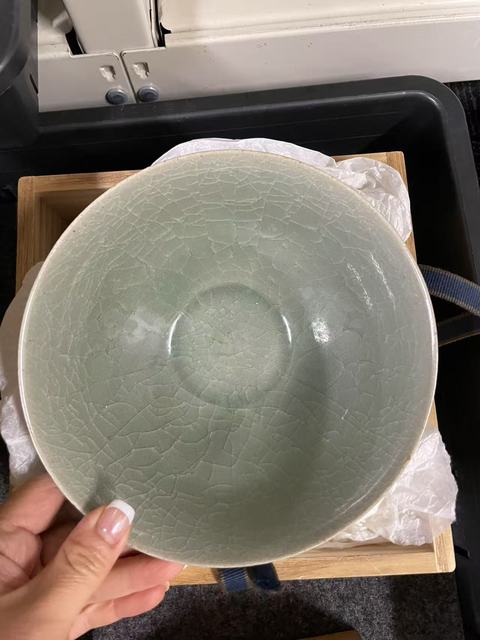 古玩陶瓷龍泉青瓷刻仰蓮紋碗真品鑒賞圖