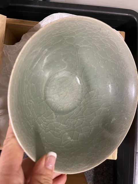 古玩陶瓷龍泉青瓷刻仰蓮紋碗真品鑒賞圖