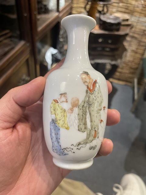 古玩陶瓷人物紋粉彩瓶真品鑒賞圖