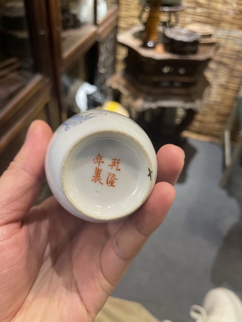 古玩陶瓷人物紋粉彩瓶真品鑒賞圖