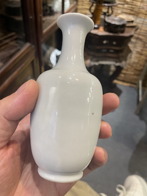 古玩陶瓷人物紋粉彩瓶真品鑒賞圖