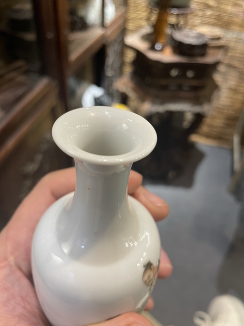 古玩陶瓷人物紋粉彩瓶真品鑒賞圖