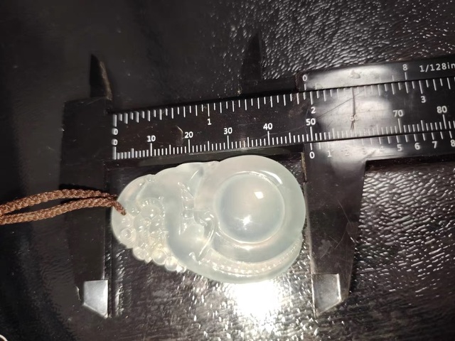 古玩玉器天然翡翠雕“福貝”掛墜真品鑒賞圖