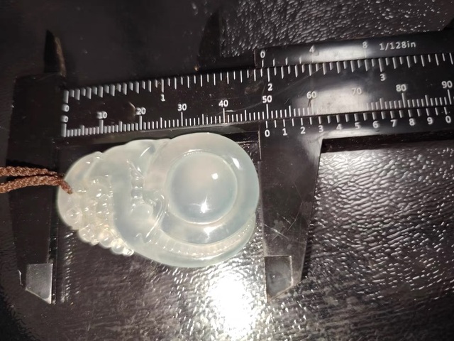 古玩玉器天然翡翠雕“福貝”掛墜真品鑒賞圖