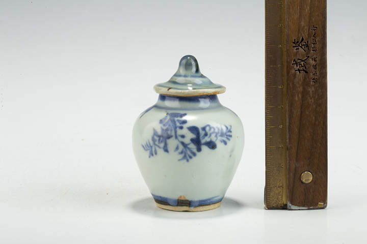 古玩陶瓷明晚·青花花卉紋小蓋罐真品鑒賞圖