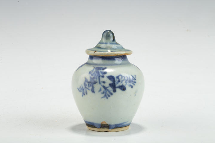 古玩陶瓷明晚·青花花卉紋小蓋罐真品鑒賞圖