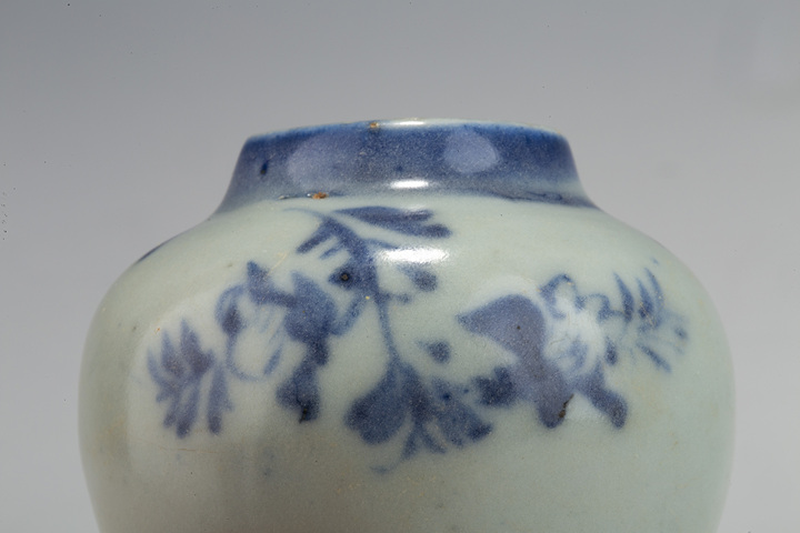 古玩陶瓷明晚·青花花卉紋小蓋罐真品鑒賞圖