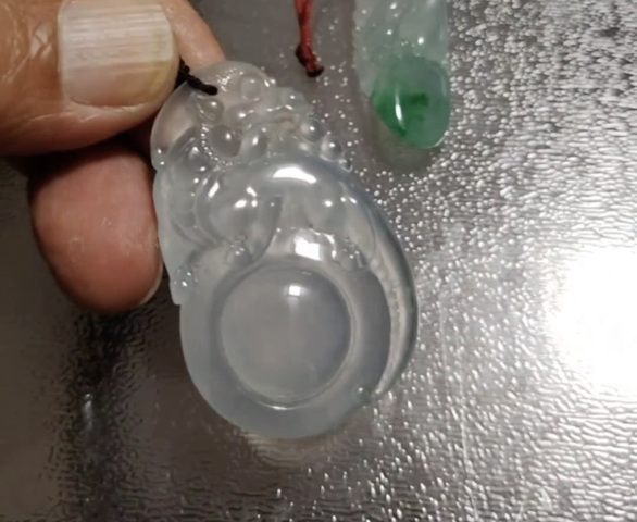 古玩玉器天然翡翠雕“福貝”掛墜真品鑒賞圖