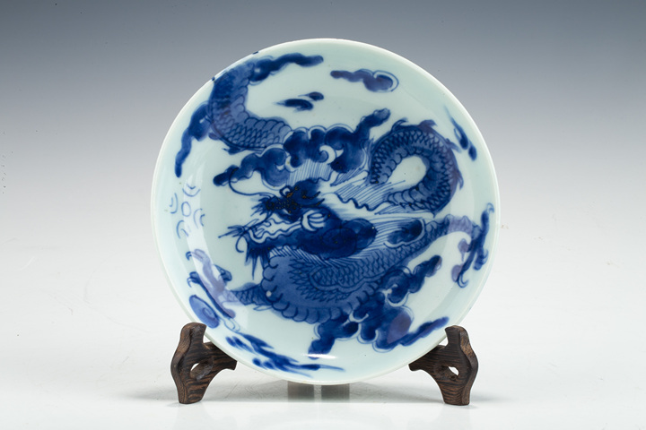 古玩陶瓷清雍正·青花過(guò)墻龍紋盤(pán)拍賣(mài)，當(dāng)前價(jià)格3800元