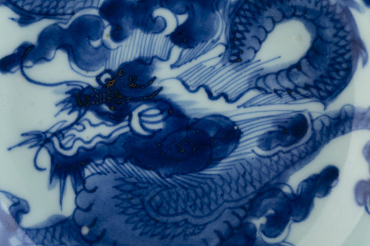 古玩陶瓷清雍正·青花過(guò)墻龍紋盤(pán)拍賣(mài)，當(dāng)前價(jià)格3800元