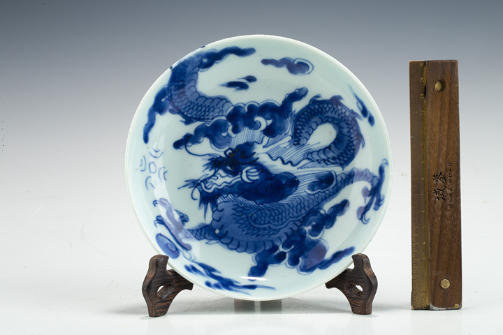 古玩陶瓷清雍正·青花過(guò)墻龍紋盤(pán)拍賣(mài)，當(dāng)前價(jià)格3800元