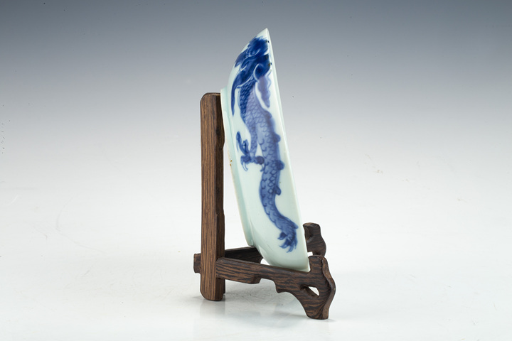 古玩陶瓷清雍正·青花過(guò)墻龍紋盤(pán)拍賣(mài)，當(dāng)前價(jià)格3800元