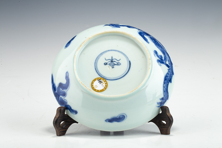 古玩陶瓷清雍正·青花過(guò)墻龍紋盤(pán)拍賣(mài)，當(dāng)前價(jià)格3800元