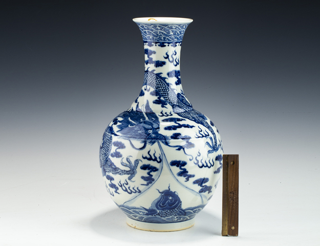 古玩陶瓷清光緒·青花魚化龍紋弦紋賞瓶真品鑒賞圖