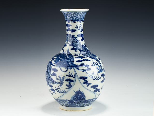 古玩陶瓷清光緒·青花魚化龍紋弦紋賞瓶真品鑒賞圖