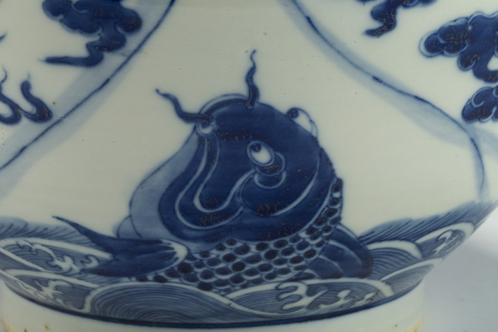 古玩陶瓷清光緒·青花魚化龍紋弦紋賞瓶真品鑒賞圖