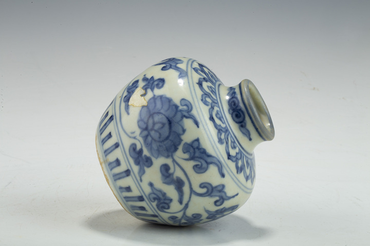 古玩陶瓷明萬(wàn)歷·青花纏枝花卉紋水盂真品鑒賞圖