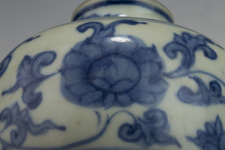 古玩陶瓷明萬(wàn)歷·青花纏枝花卉紋水盂真品鑒賞圖