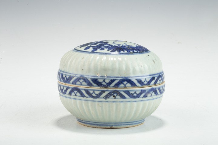 古玩陶瓷明晚·青花瑞兔花卉紋蓋盒真品鑒賞圖