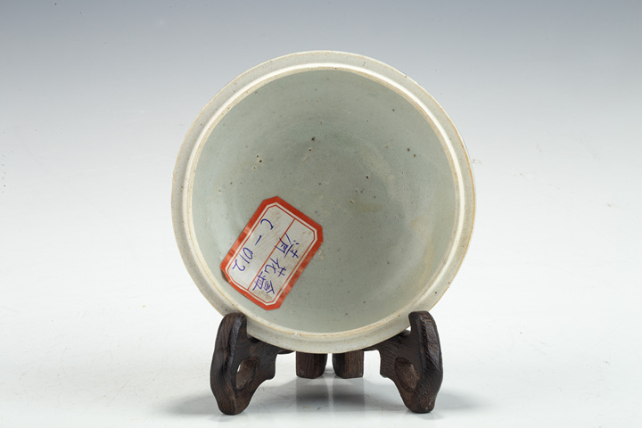 古玩陶瓷明晚·青花瑞兔花卉紋蓋盒真品鑒賞圖