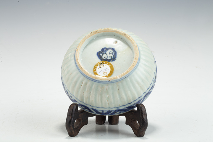 古玩陶瓷明晚·青花瑞兔花卉紋蓋盒真品鑒賞圖