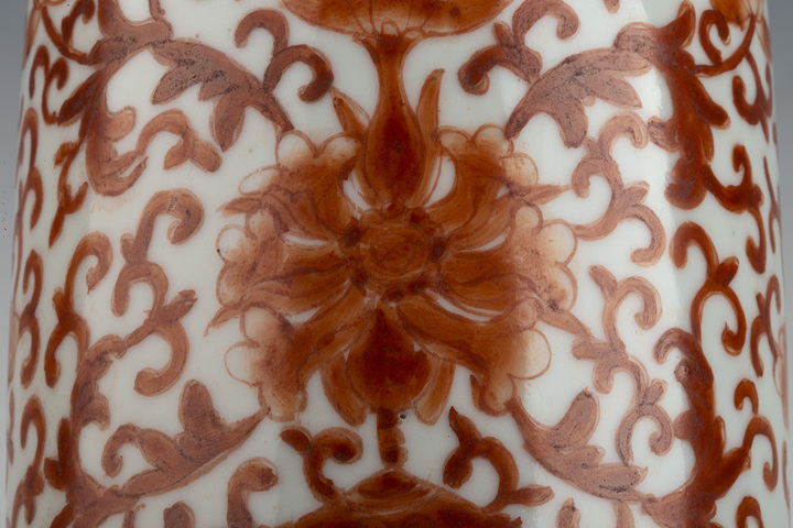 古玩陶瓷民國·五彩纏枝寶相花紋瓶真品鑒賞圖