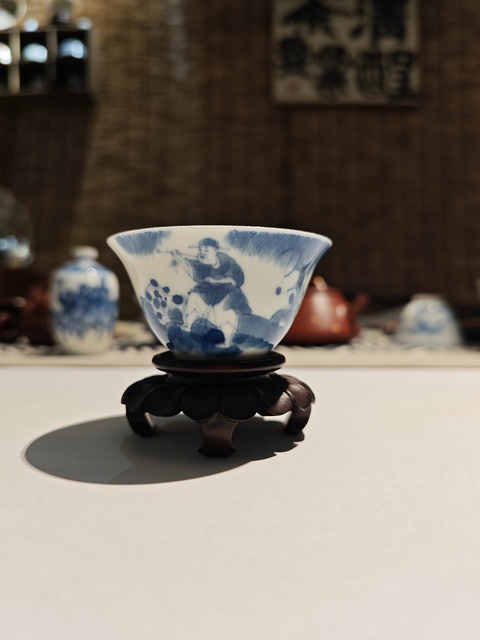 古玩陶瓷青花人物故事紋杯真品鑒賞圖