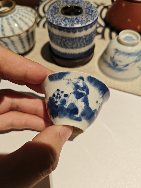 古玩陶瓷青花人物故事紋杯真品鑒賞圖