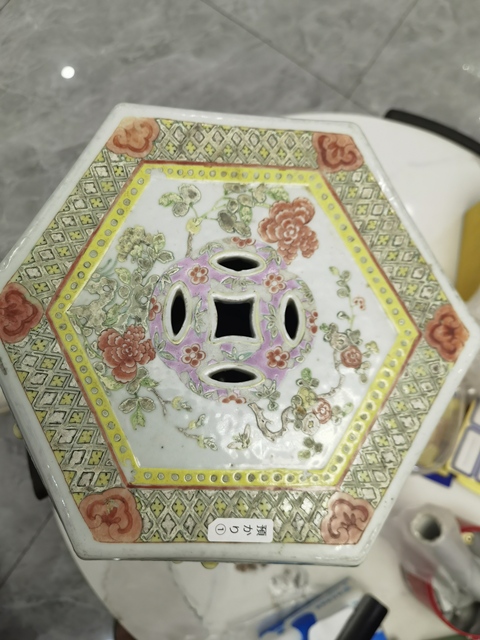 古玩陶瓷清晚期 粉彩人物紋六方鼓凳真品鑒賞圖