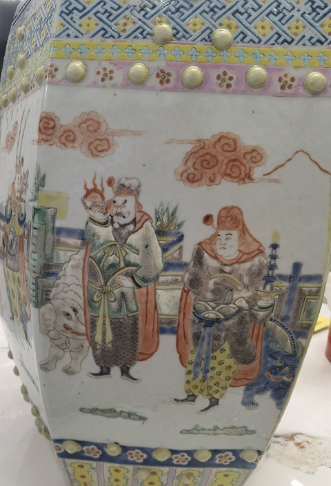 古玩陶瓷清晚期 粉彩人物紋六方鼓凳真品鑒賞圖