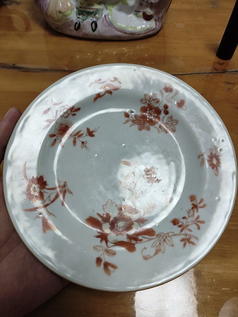 古玩陶瓷礬紅折枝花卉紋盤真品鑒賞圖