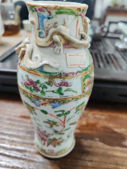 古玩陶瓷廣彩人物故事紋橄欖瓶拍賣，當前價格2000元
