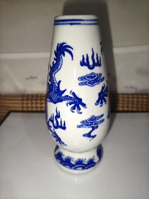 古玩陶瓷龍紋青花玉米瓶真品鑒賞圖