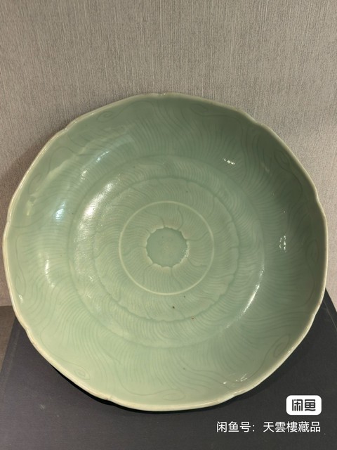 古玩陶瓷清代乾隆景德鎮(zhèn)窯青釉印花盤真品鑒賞圖