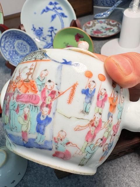 古玩陶瓷晚清粉彩百子龍燈圖茶壺真品鑒賞圖
