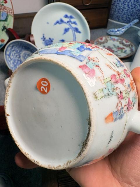 古玩陶瓷晚清粉彩百子龍燈圖茶壺真品鑒賞圖