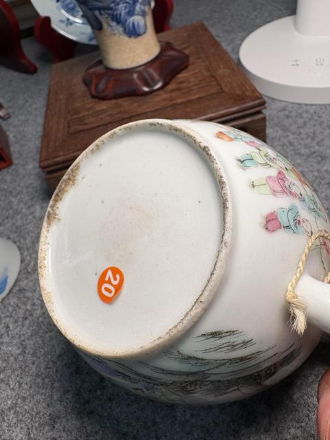 古玩陶瓷晚清粉彩百子龍燈圖茶壺真品鑒賞圖